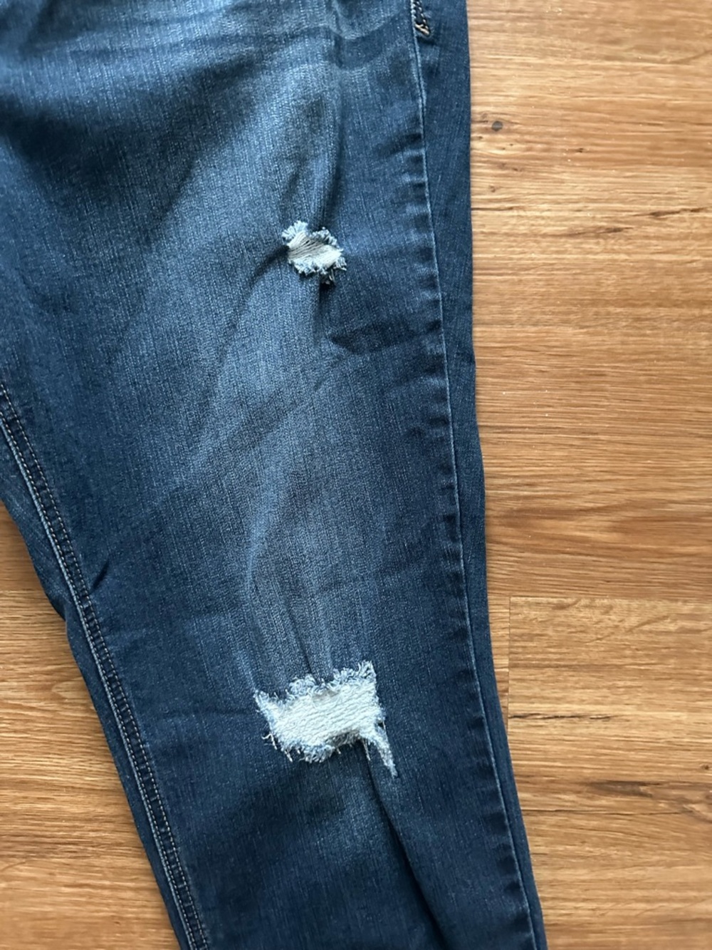 crown & ivy Dark Blue Distressed Girlfriend Ankle Jeans EUC 18WR - Picture 4 of 6